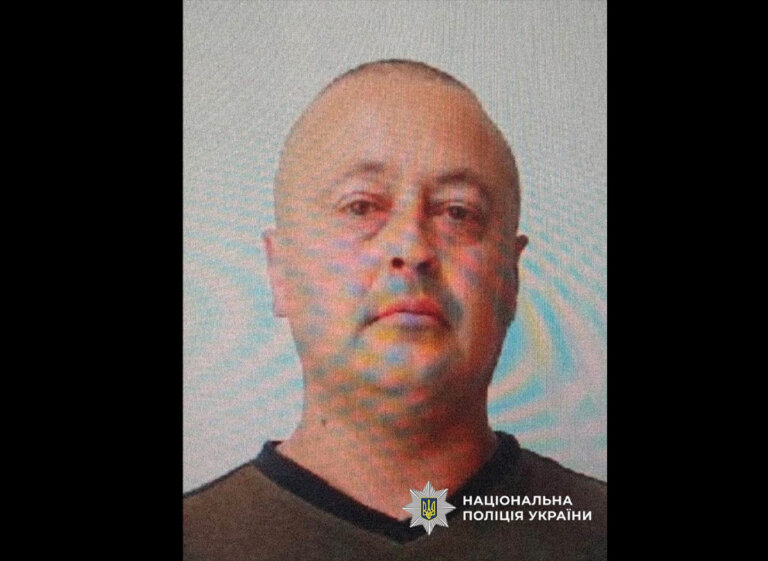 Поліція Буковини розшукує чоловіка, який поранив двох правоохоронців