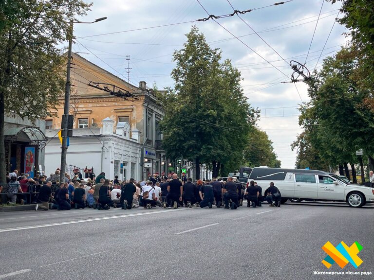 Житомир прощався з офіцерами Головного управління Національної поліції в Житомирській області, які загинули внаслідок ракетного удару росії по нашому місту