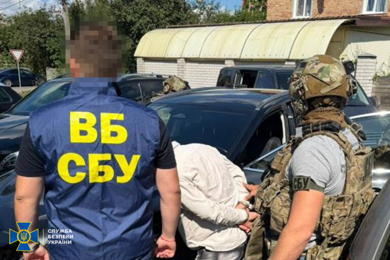 СБУ викрила на Житомирщині співробітника, який незаконно передавав службові дані