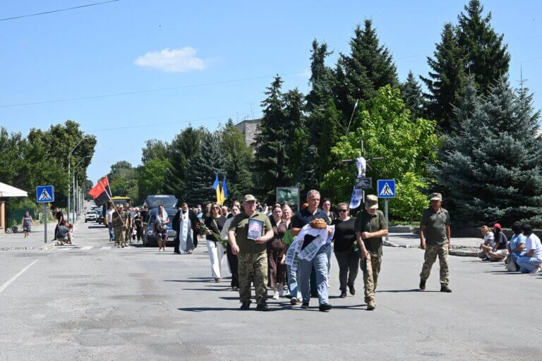Баранівська громада провела в останню путь Героя-Захисника Богдана Сівченка