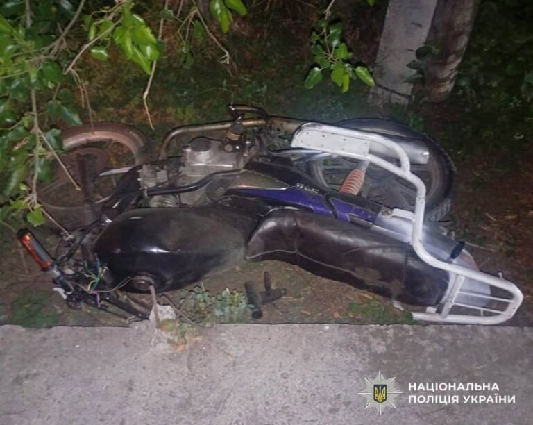 Слідчі встановлюють обставини нічної ДТП за участю неповнолітнього на Звягельщині