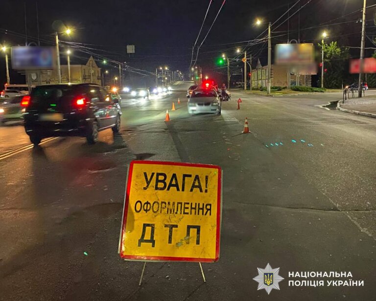 У Житомирі поліцейські встановлюють обставини ДТП, в якій травми отримав мотоцикліст