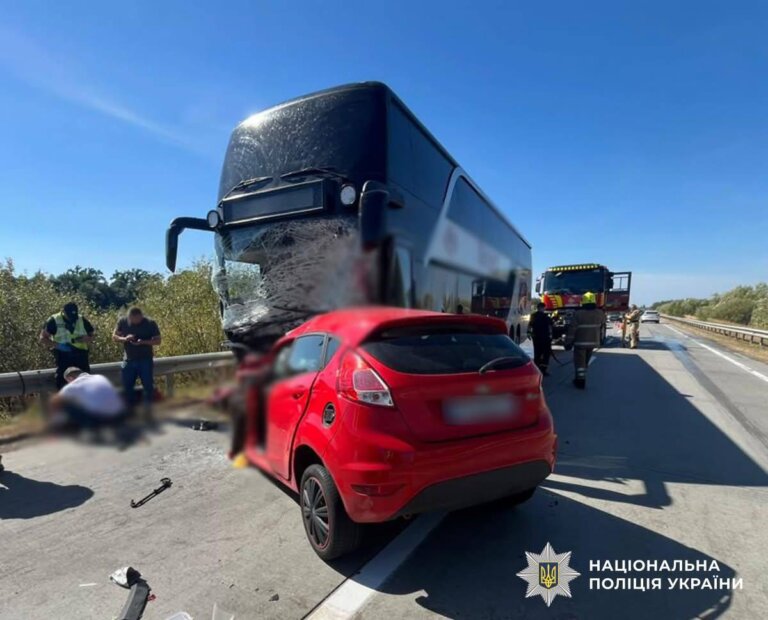 На Житомирщині внаслідок ДТП загинули двоє людей: поліцейські встановлюють обставини