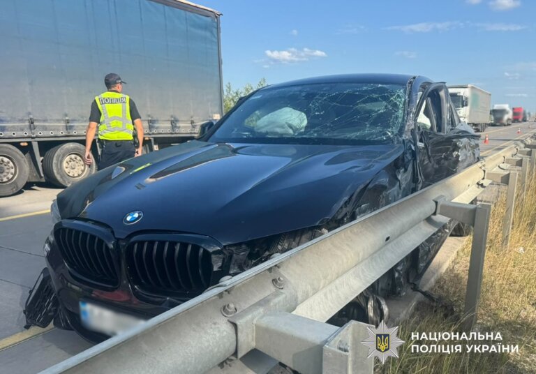 У передмісті Житомира в ДТП травмовано пасажирку легковика: поліцейські встановлюють обставини