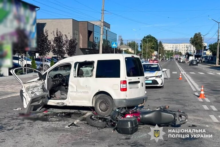 У Звягелі внаслідок ДТП загинув водій мотоцикла: поліцейські встановлюють обставини події