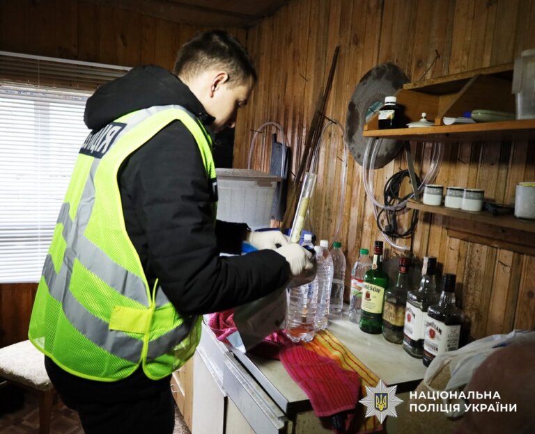 Поліцейські завершили розслідування: перед судом постане останній учасник організованої групи фальсифікаторів алкоголю