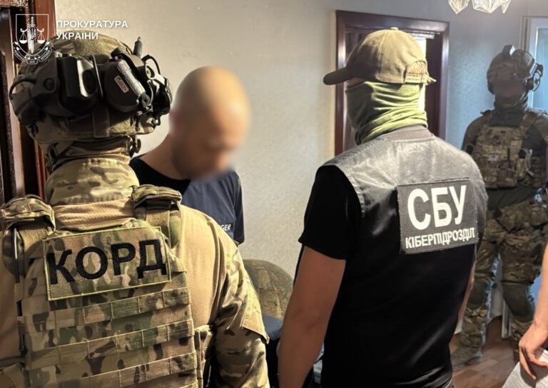 Прокурори повідомили про підозру двом жителям Житомирщини у перешкоджанні законній діяльності Збройних Сил України