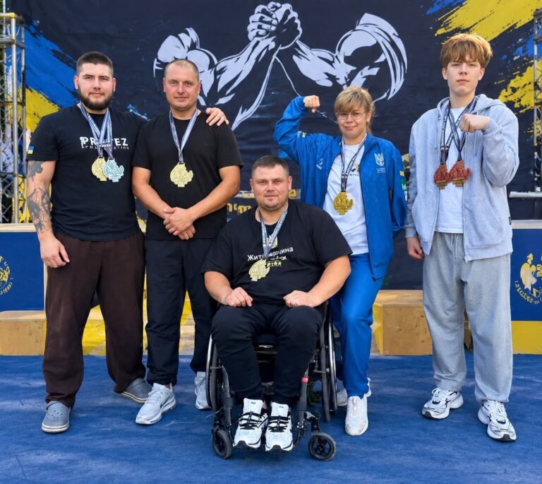 Коростенські пара-армрестлери здобули 10 нагород на SOLOTVYNO OPEN CUP 2026