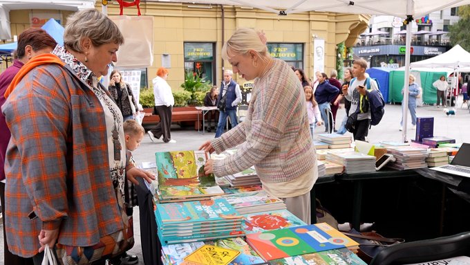 «Підтримати українську книгу»: у Житомирі триває книжковий форум «Відсіч. Право на гідність»