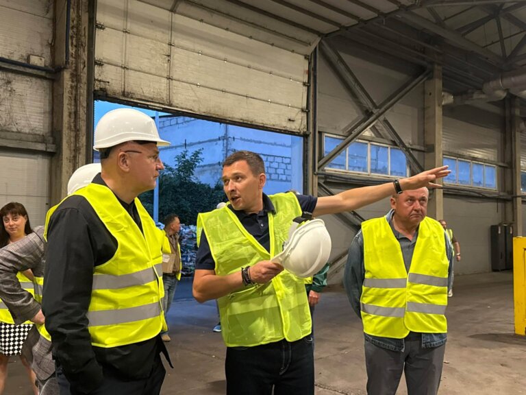 Сміттєпереробний завод у Житомирі відвідали Андрій Садовий та його команда