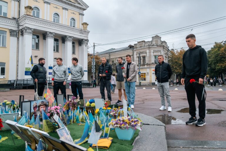 У День міста Житомира тренерський штаб та гравці ФК «Полісся» вшанували пам’ять загиблих Героїв