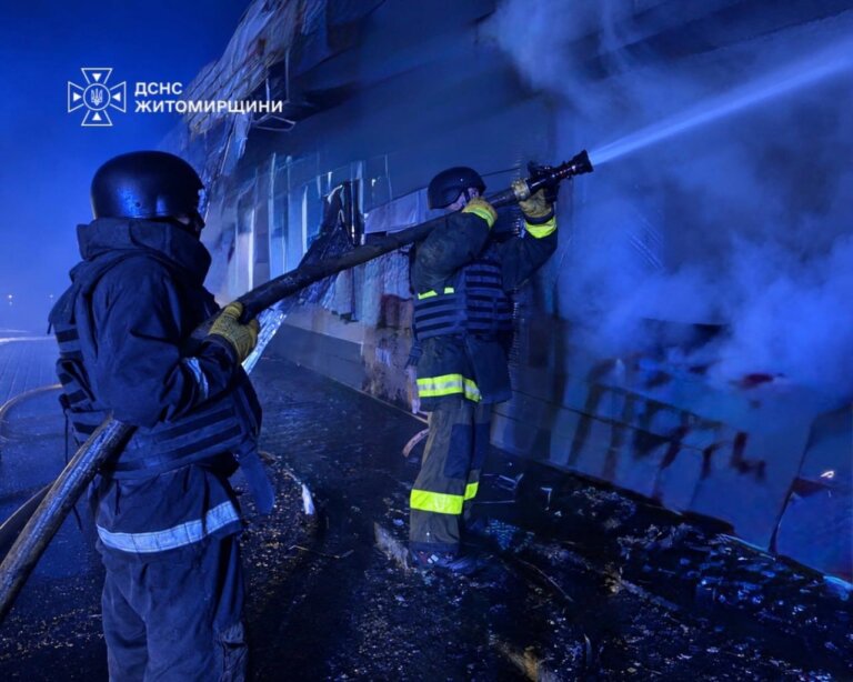 На Житомиршині рятувальники ліквідували пожежі, що виникли через російські обстріли