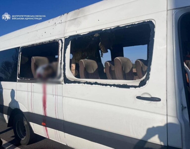 Окупанти атакували дрономрейсовий автобус на Нікопольщині: пʼятеро людей загинули на місці, — Дніпропетровська ОВА
