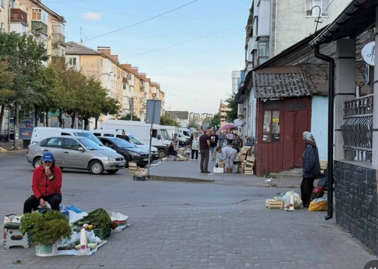 Як прибрати масову торгівлю на Хлібній?