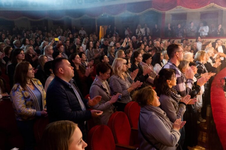 Житомирський театр підкорив вінницьку публіку виставою «ЛІТЕПЛО»